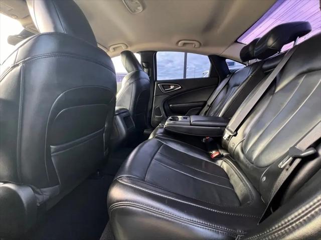 2017 Chrysler 200 Limited Platinum