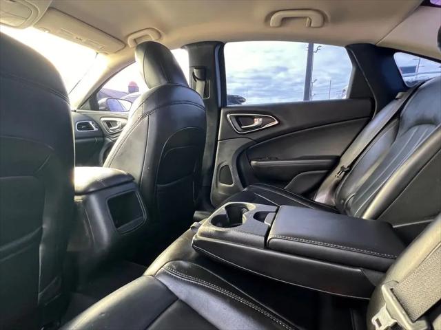 2017 Chrysler 200 Limited Platinum