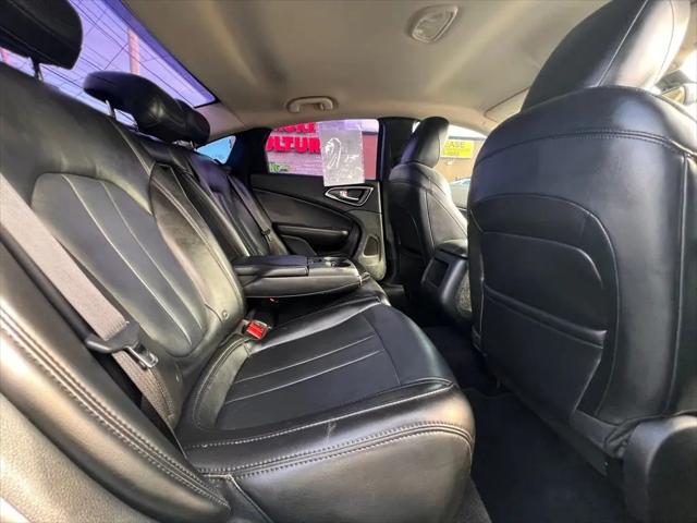 2017 Chrysler 200 Limited Platinum