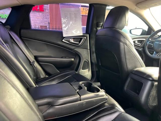 2017 Chrysler 200 Limited Platinum