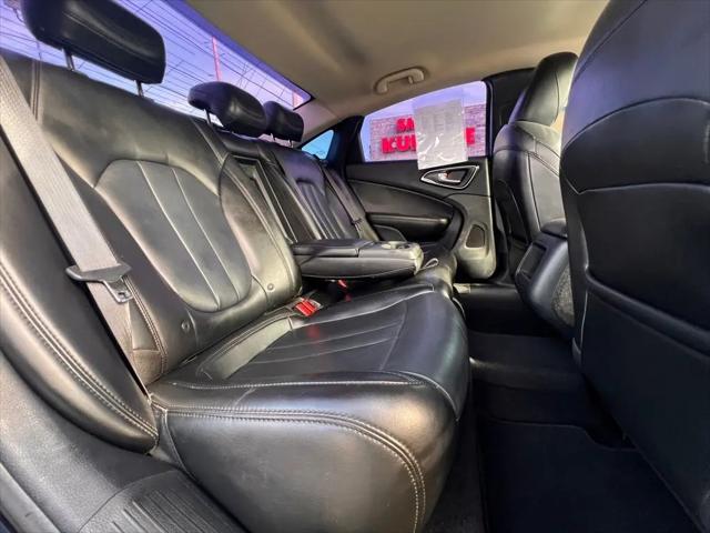 2017 Chrysler 200 Limited Platinum