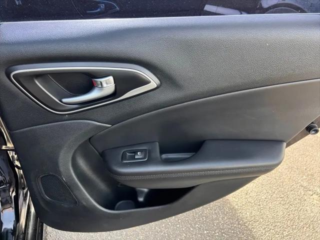 2017 Chrysler 200 Limited Platinum