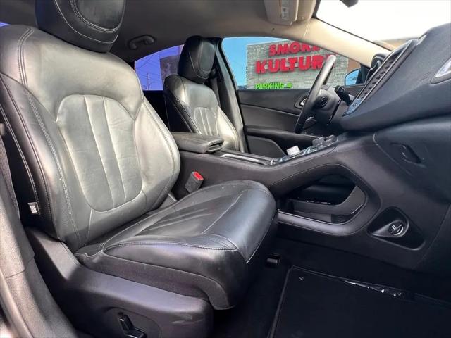 2017 Chrysler 200 Limited Platinum