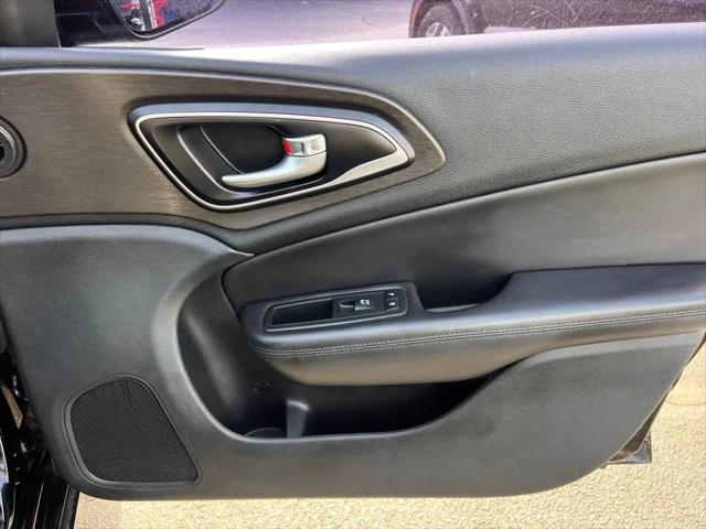 2017 Chrysler 200 Limited Platinum