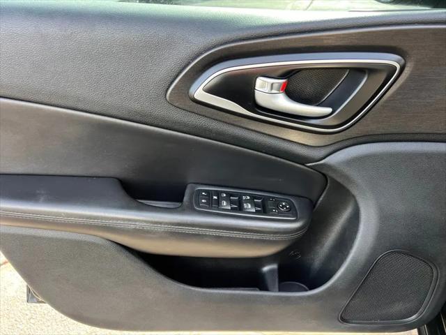 2017 Chrysler 200 Limited Platinum