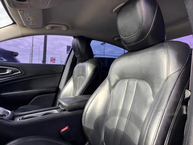 2017 Chrysler 200 Limited Platinum