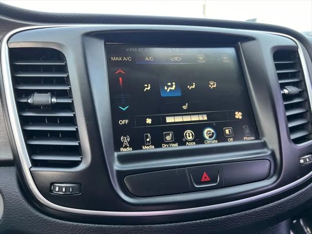 2017 Chrysler 200 Limited Platinum