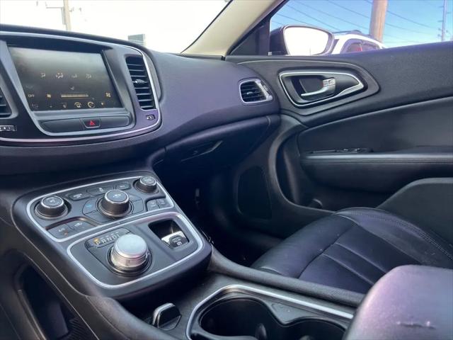 2017 Chrysler 200 Limited Platinum