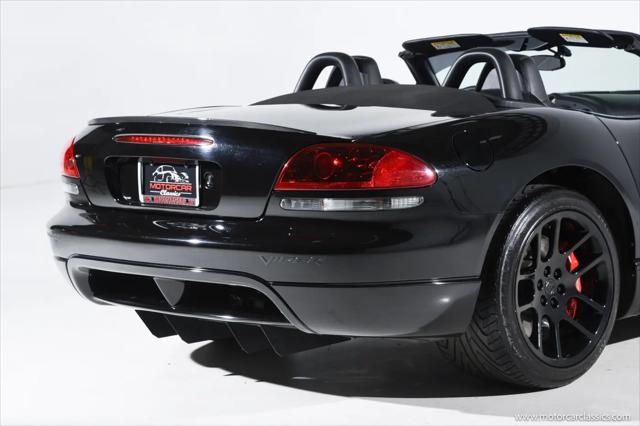 2004 Dodge Viper SRT10