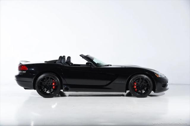 2004 Dodge Viper SRT10