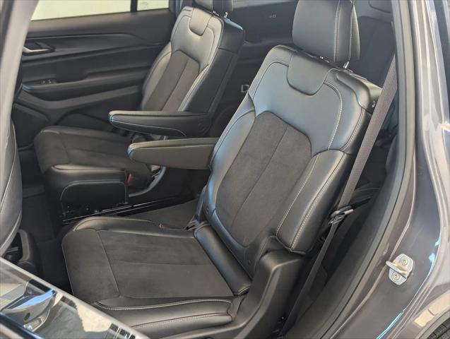 2024 Jeep Grand Cherokee L Altitude 4x4