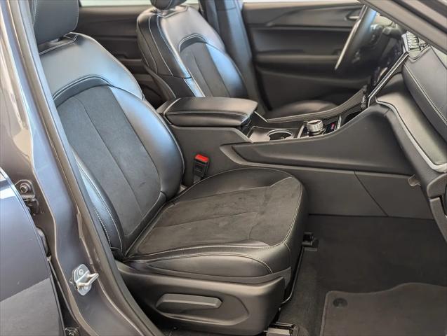 2024 Jeep Grand Cherokee L Altitude 4x4