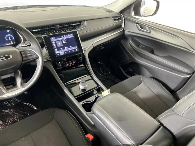 2023 Jeep Grand Cherokee L Laredo 4x4