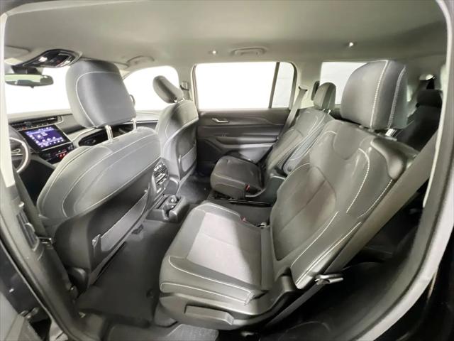 2023 Jeep Grand Cherokee L Laredo 4x4