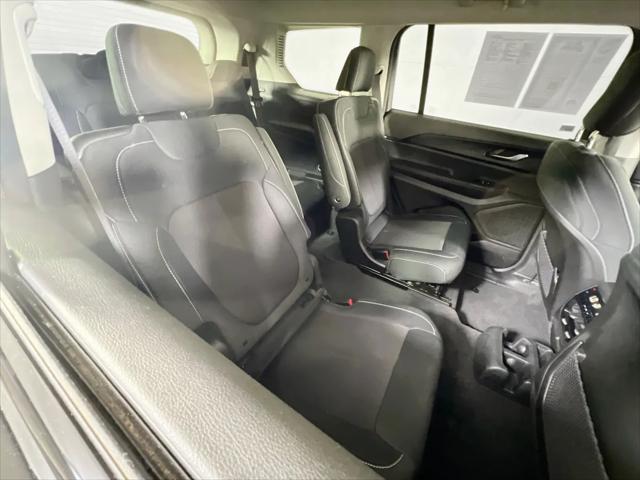 2023 Jeep Grand Cherokee L Laredo 4x4