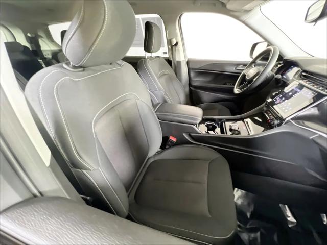 2023 Jeep Grand Cherokee L Laredo 4x4