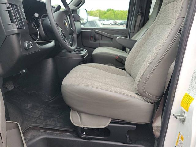 2025 Chevrolet Express Passenger RWD 3500 Extended Wheelbase LT