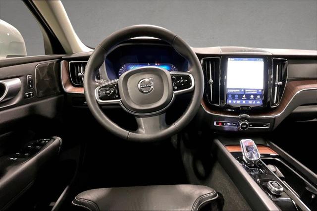 2023 Volvo XC60 B5 Ultimate Bright Theme