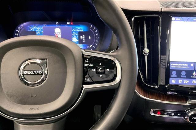 2023 Volvo XC60 B5 Ultimate Bright Theme