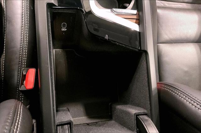 2023 Volvo XC60 B5 Ultimate Bright Theme