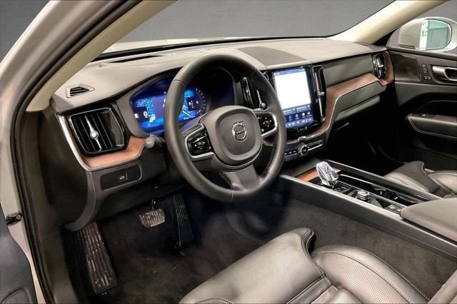 2023 Volvo XC60 B5 Ultimate Bright Theme