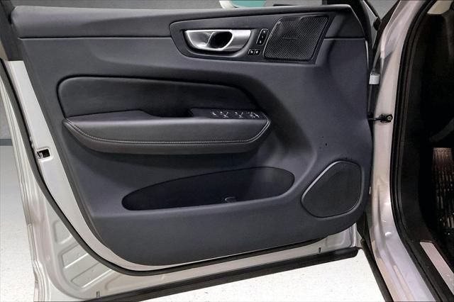 2023 Volvo XC60 B5 Ultimate Bright Theme