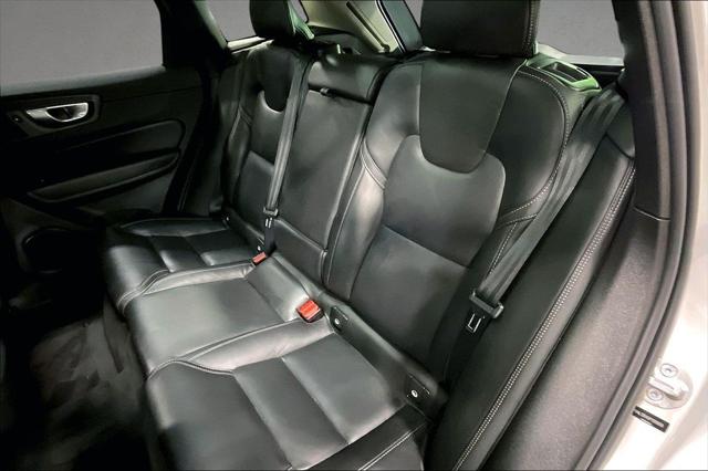 2023 Volvo XC60 B5 Ultimate Bright Theme
