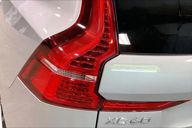2023 Volvo XC60 B5 Ultimate Bright Theme