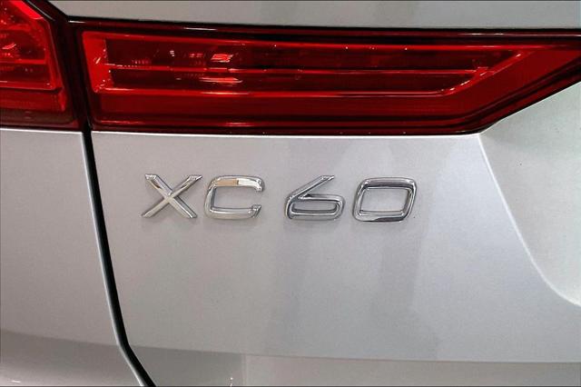 2023 Volvo XC60 B5 Ultimate Bright Theme