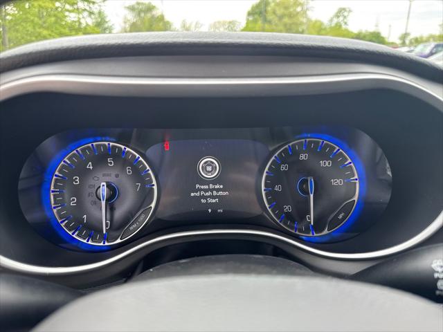 2027 Chrysler Pacifica Select