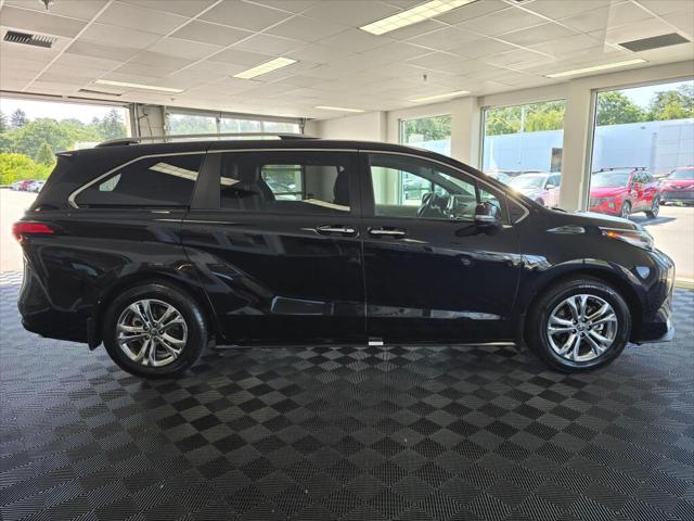 2024 Toyota Sienna Platinum