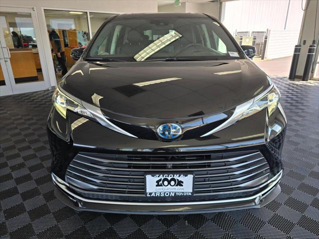 2024 Toyota Sienna Platinum