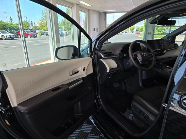 2024 Toyota Sienna Platinum