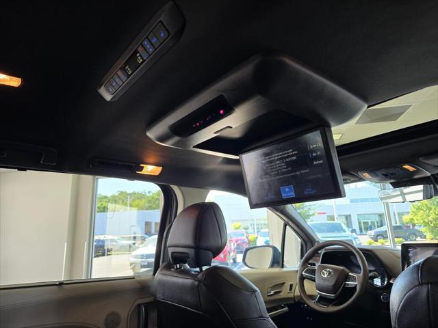 2024 Toyota Sienna Platinum