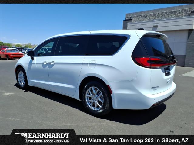 2027 Chrysler Pacifica Select