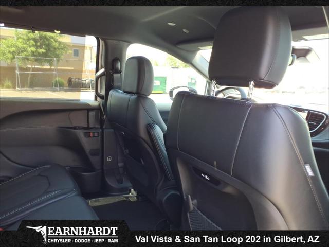 2027 Chrysler Pacifica Select