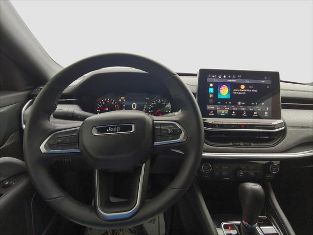 2024 Jeep Compass Latitude Lux FWD