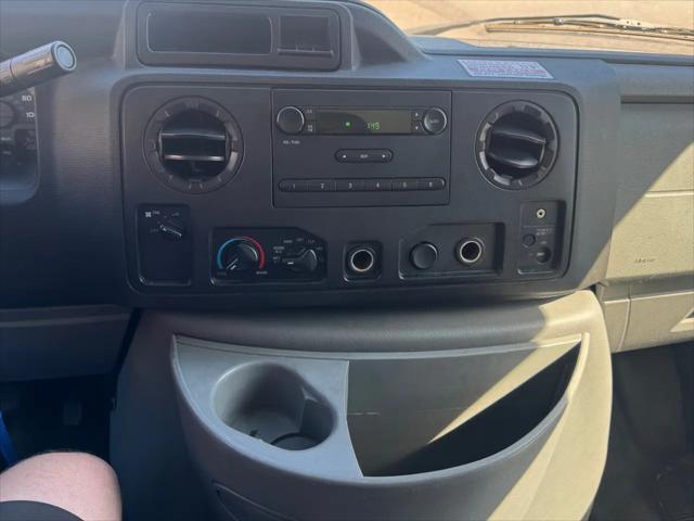 2014 Ford E-350 Cutaway E-350 Super Duty DRW Cutaway