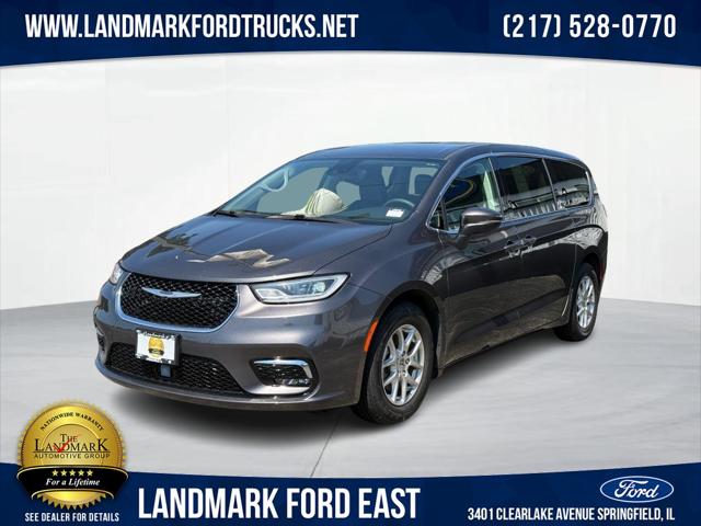 2023 Chrysler Pacifica Touring L for sale in Springfield, IL