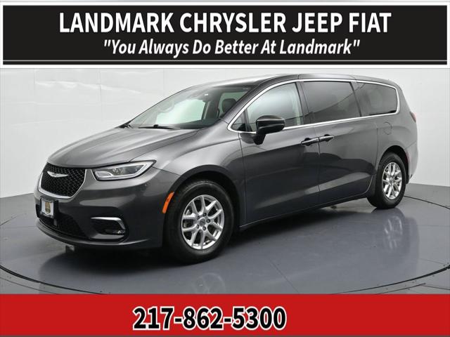 2023 Chrysler Pacifica Touring L for sale in Springfield, IL