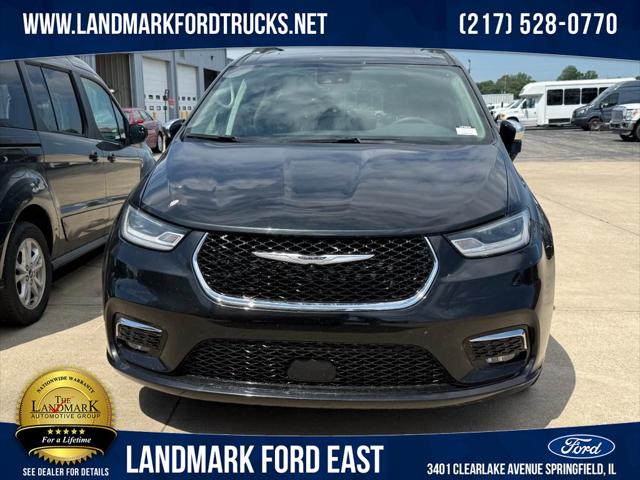 2023 Chrysler Pacifica Limited for sale in Springfield, IL