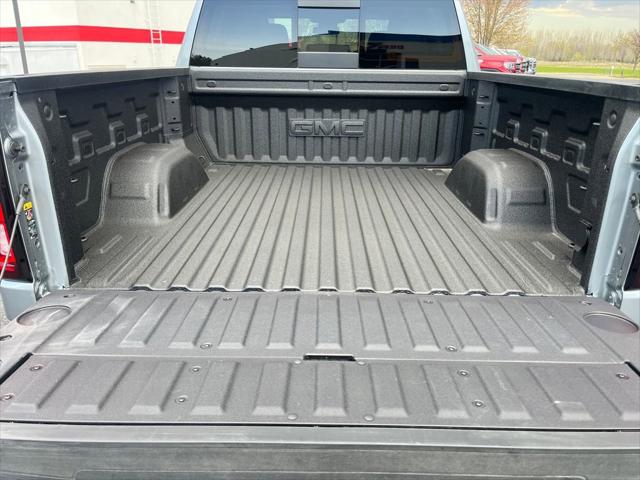 2026 GMC Sierra 1500 Crew Cab, Short Bed, SLT, 4WD