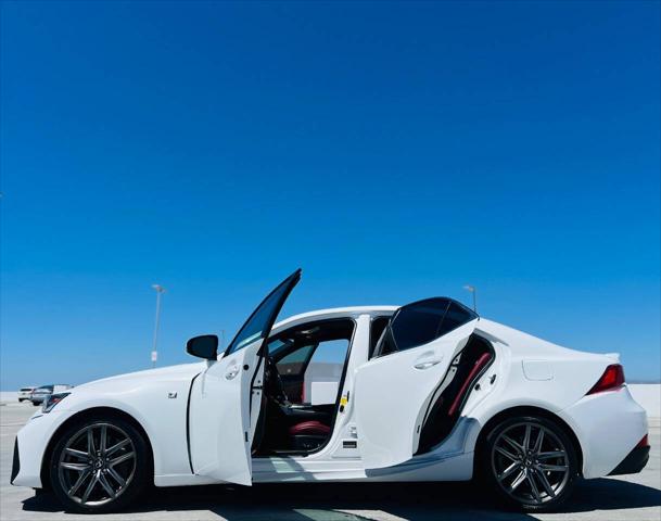 2017 Lexus IS 200t Base 4dr Sedan