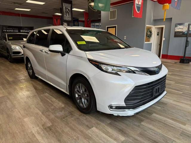 2023 Toyota Sienna XLE