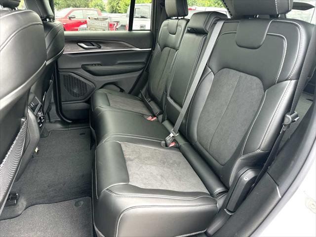 2026 Jeep Grand Cherokee Altitude 4x2
