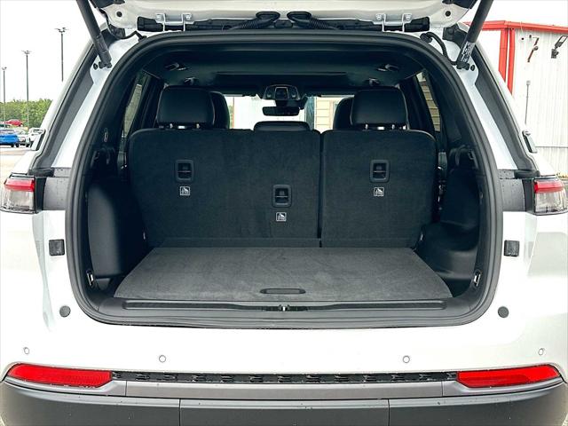 2026 Jeep Grand Cherokee Altitude 4x2