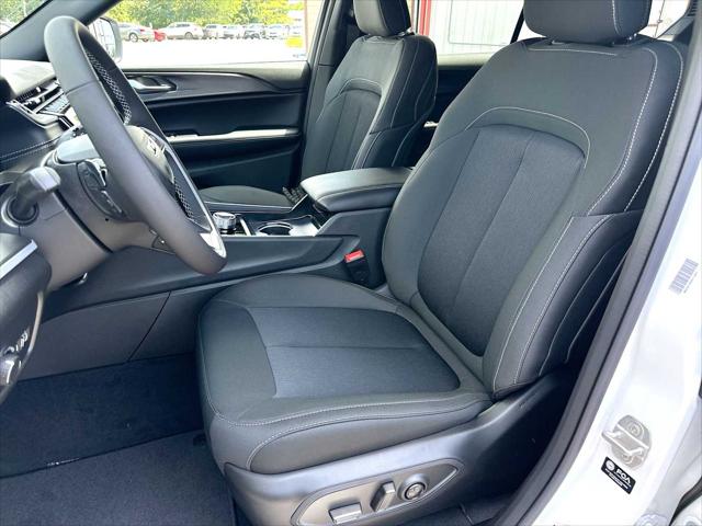 2026 Jeep Grand Cherokee L Altitude 4x2