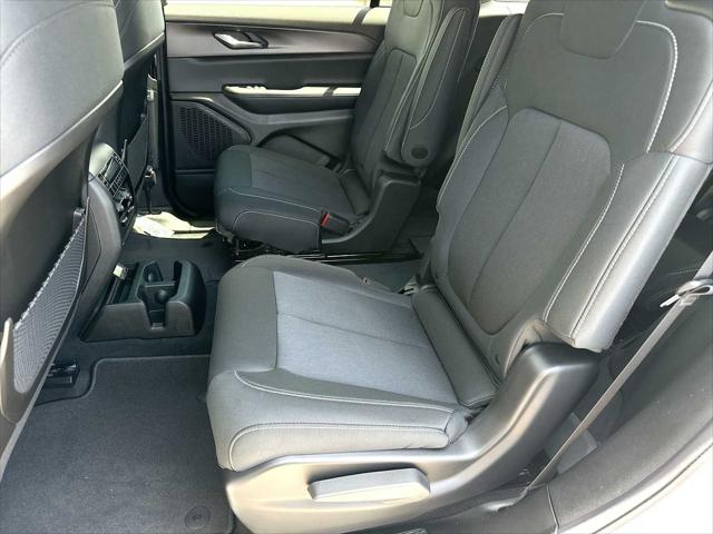 2026 Jeep Grand Cherokee L Altitude 4x2