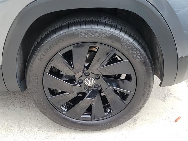 2025 Volkswagen Atlas Cross Sport 2.0T SE w/Technology