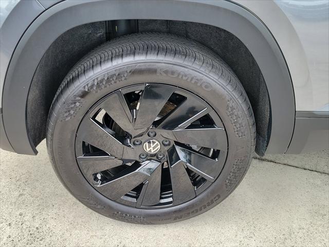 2025 Volkswagen Atlas Cross Sport 2.0T SE w/Technology